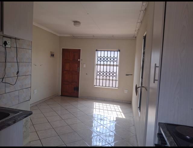 2 BEDROOM FREEHOLD FOR SALE IN CRYSTAL PARK